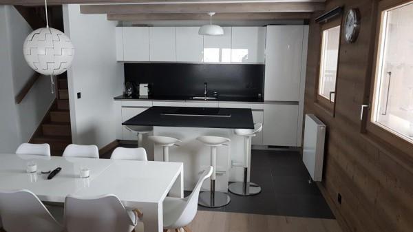 Cuisines Fabien Sattler blanche et noire